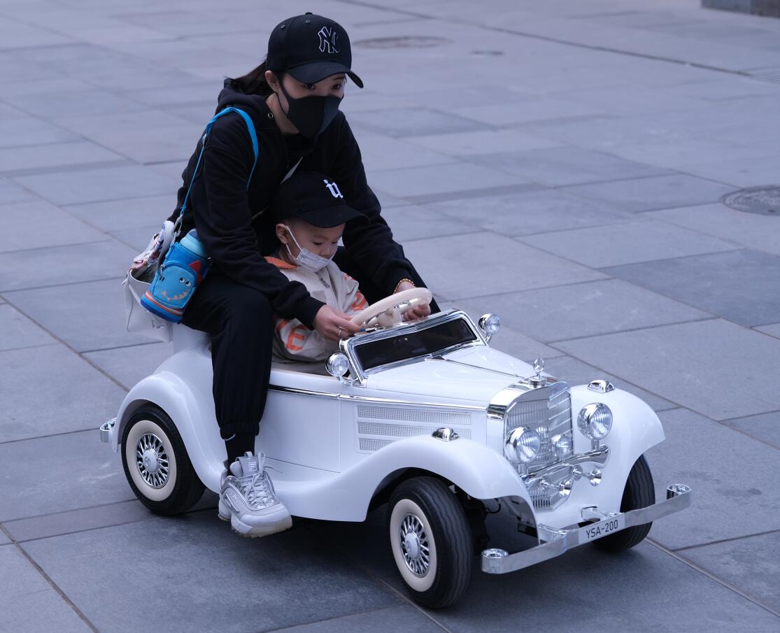Carro elétrico retro para crianças - ORYXEARTH - Estilo clássico e condução segura - Branco