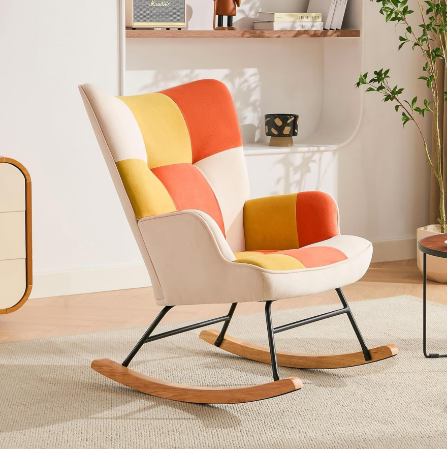 Fauteuil à bascule en patchwork pour le salon en velours avec cadre en métal et base en bois