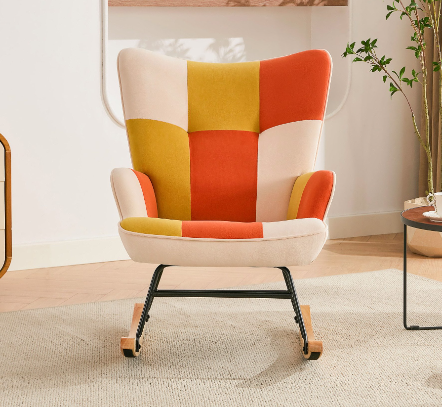 Fauteuil à bascule en patchwork pour le salon en velours avec cadre en métal et base en bois
