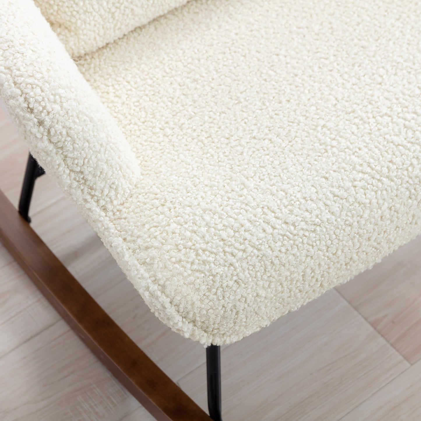 Babyschaukelstuhl aus Boucléstoff, Holzschaukelstuhl aus Gummibaumholz, skandinavisches Design, beige